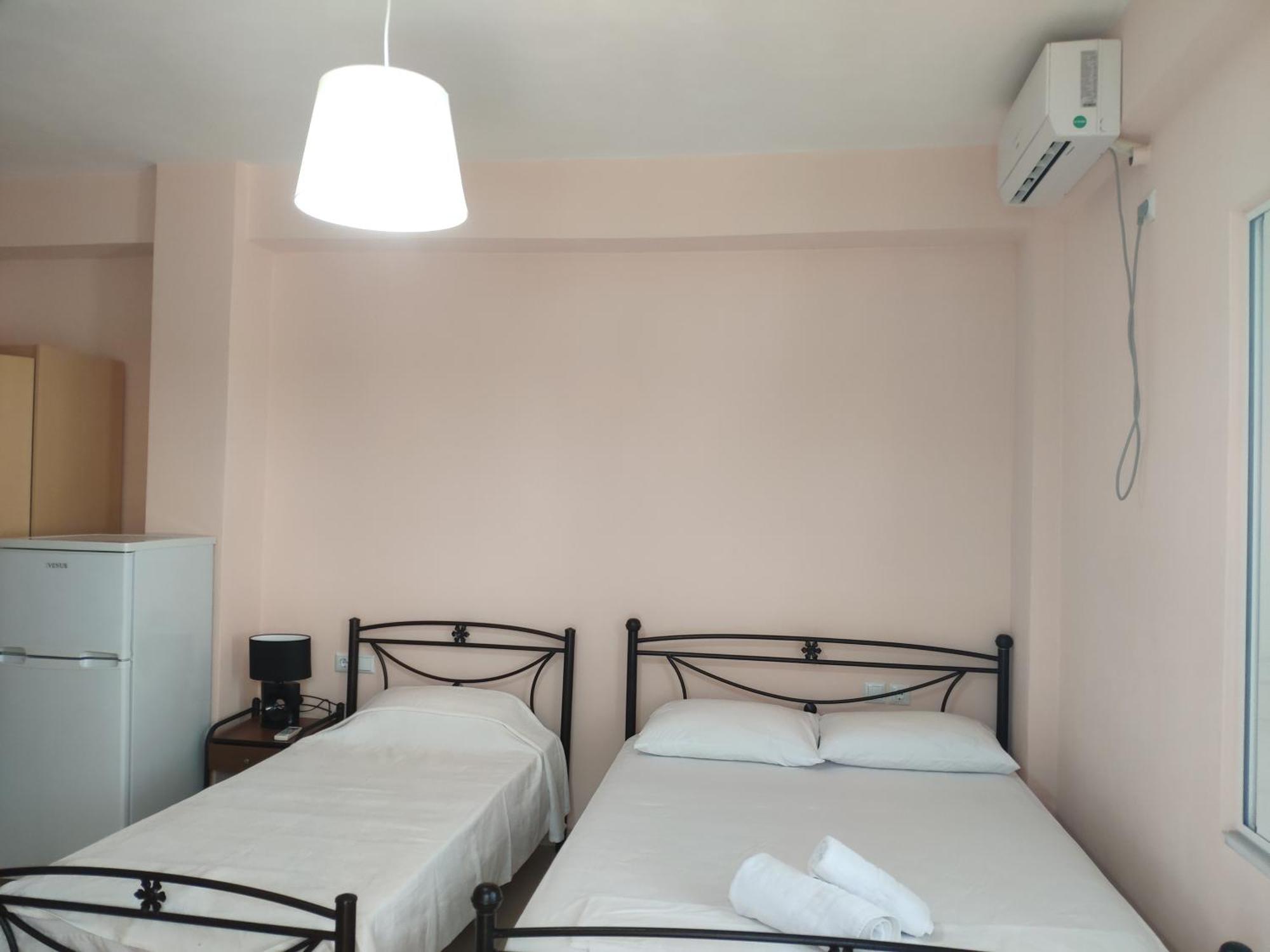 Let Rooms Lukova Buitenkant foto