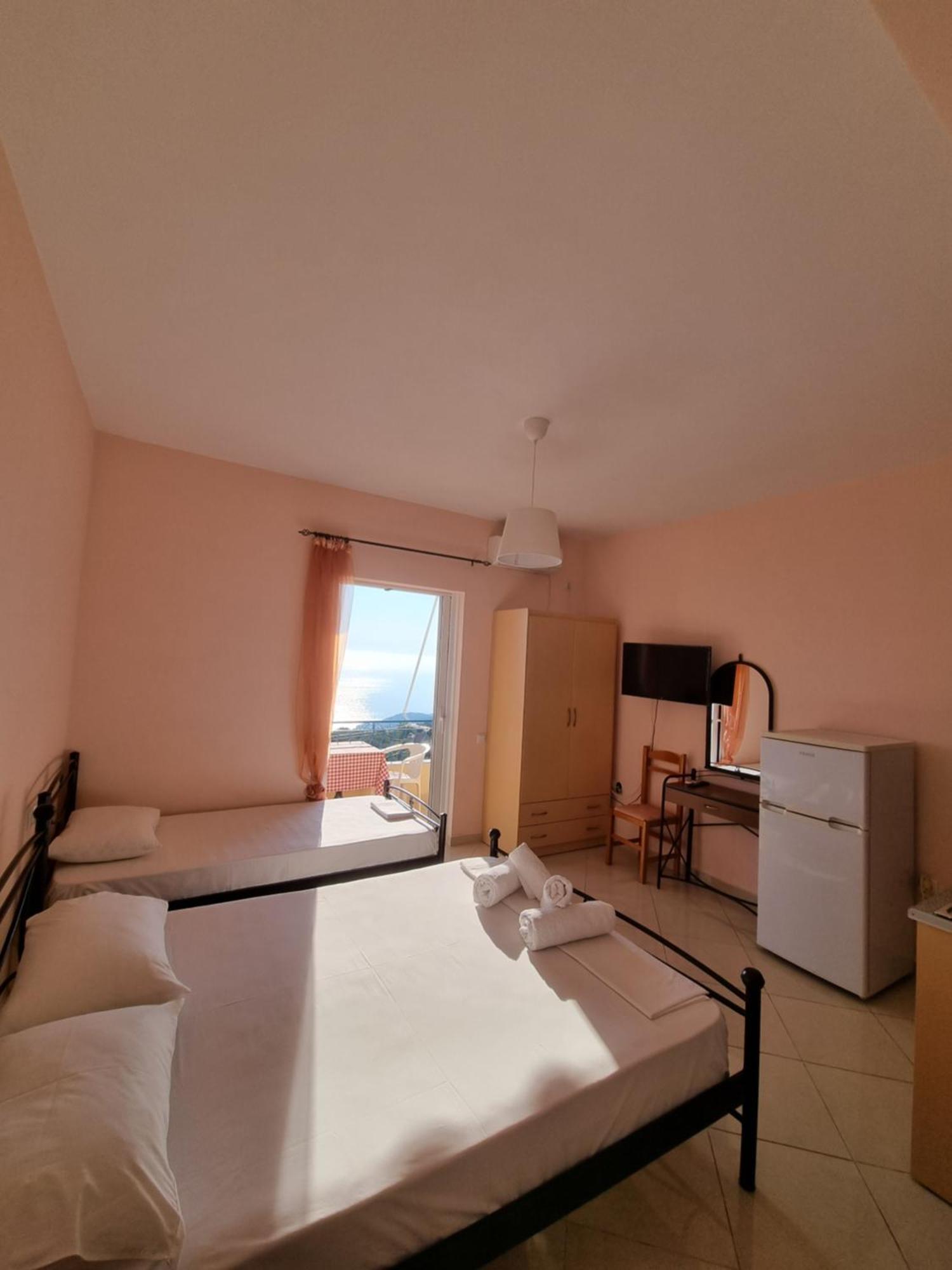 Let Rooms Lukova Buitenkant foto