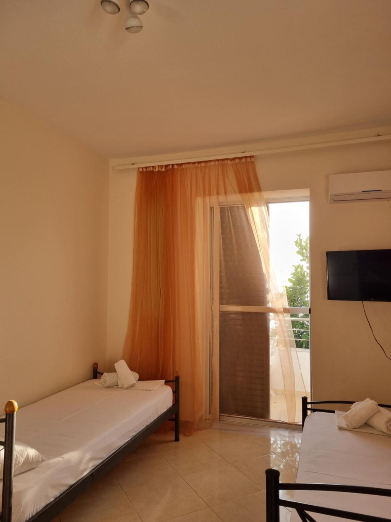 Let Rooms Lukova Buitenkant foto