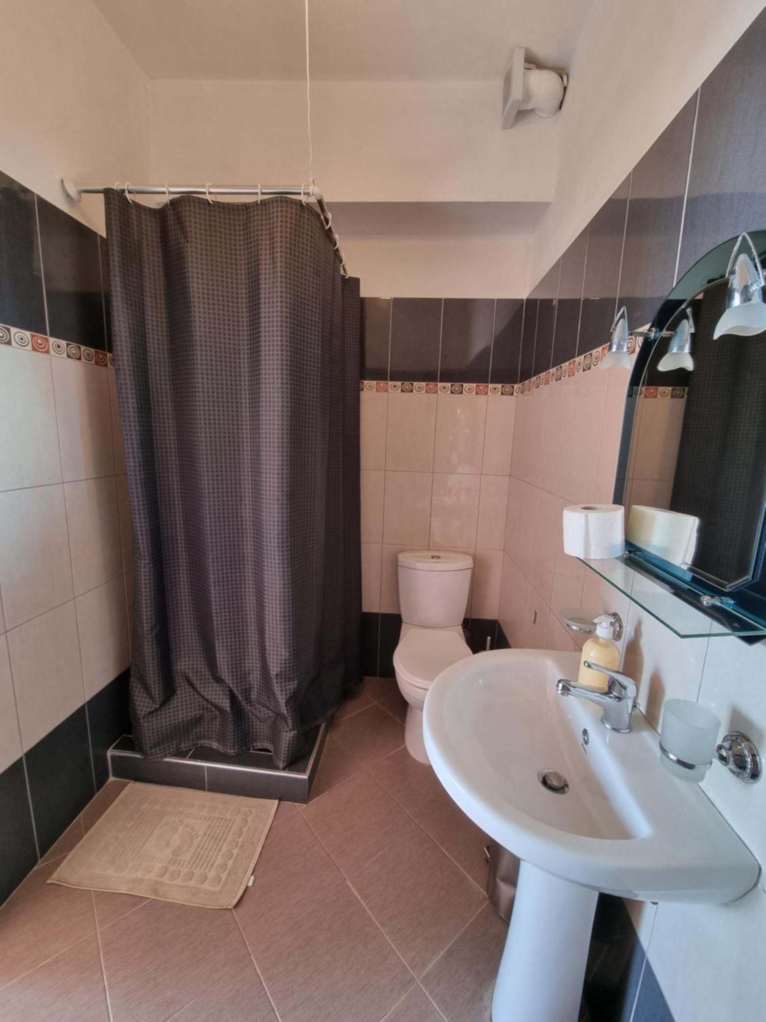 Let Rooms Lukova Buitenkant foto