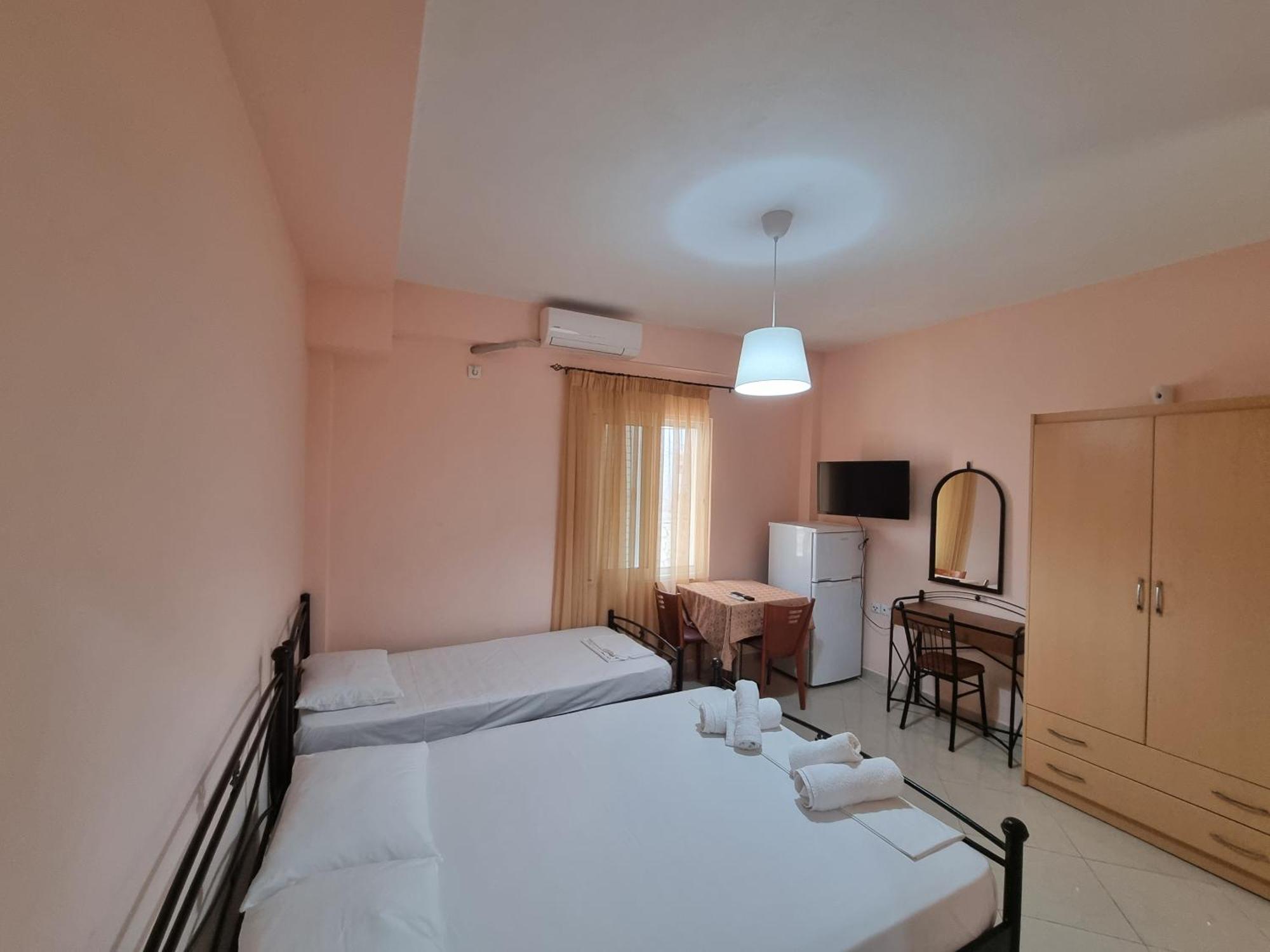 Let Rooms Lukova Buitenkant foto