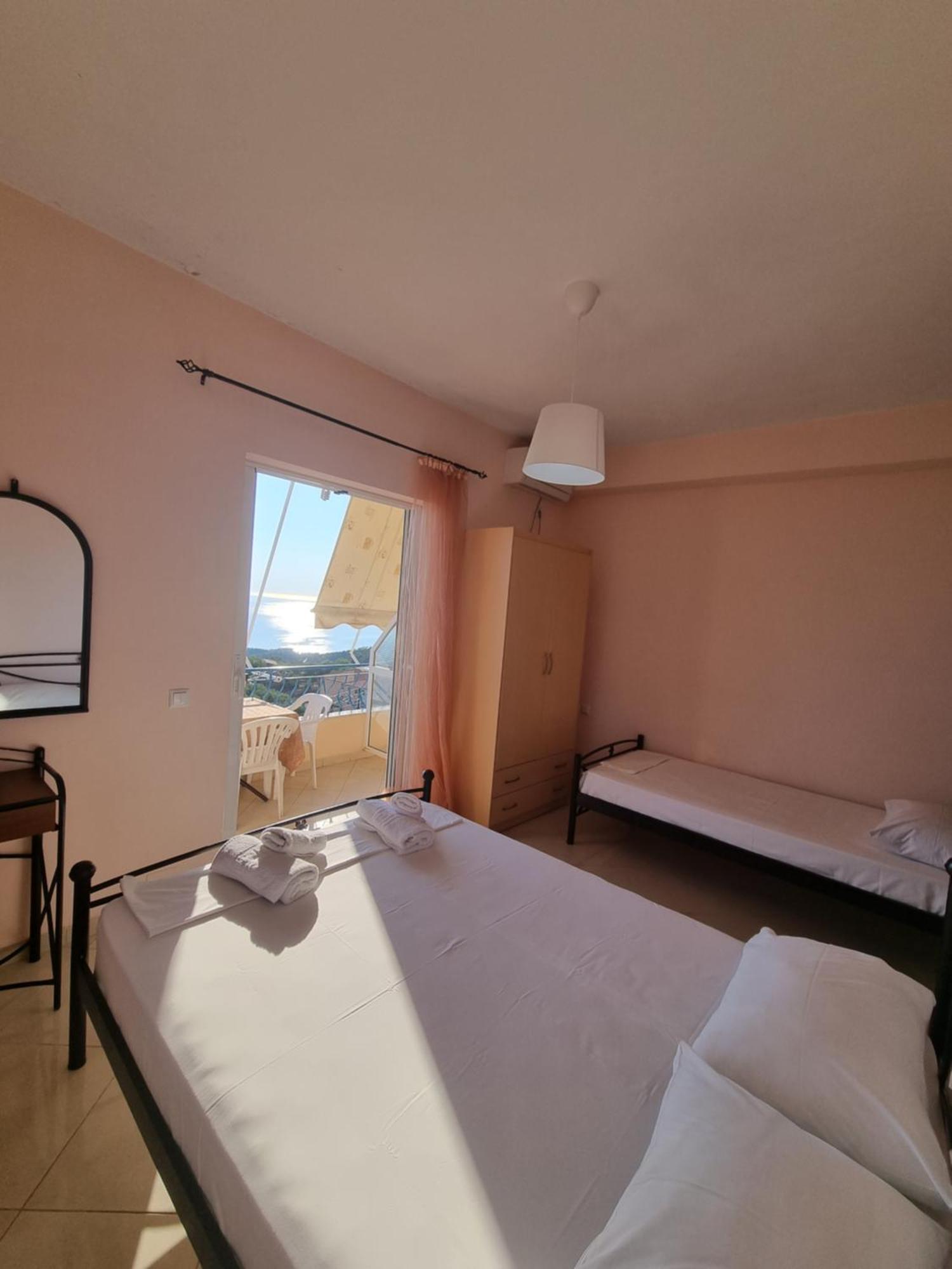 Let Rooms Lukova Buitenkant foto