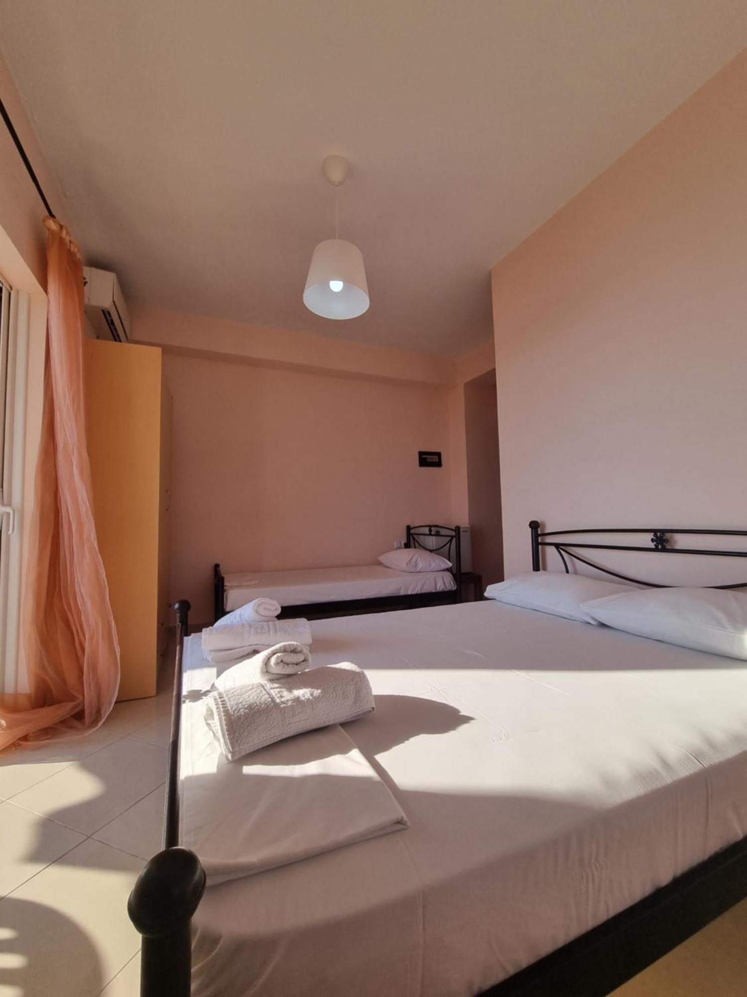 Let Rooms Lukova Buitenkant foto